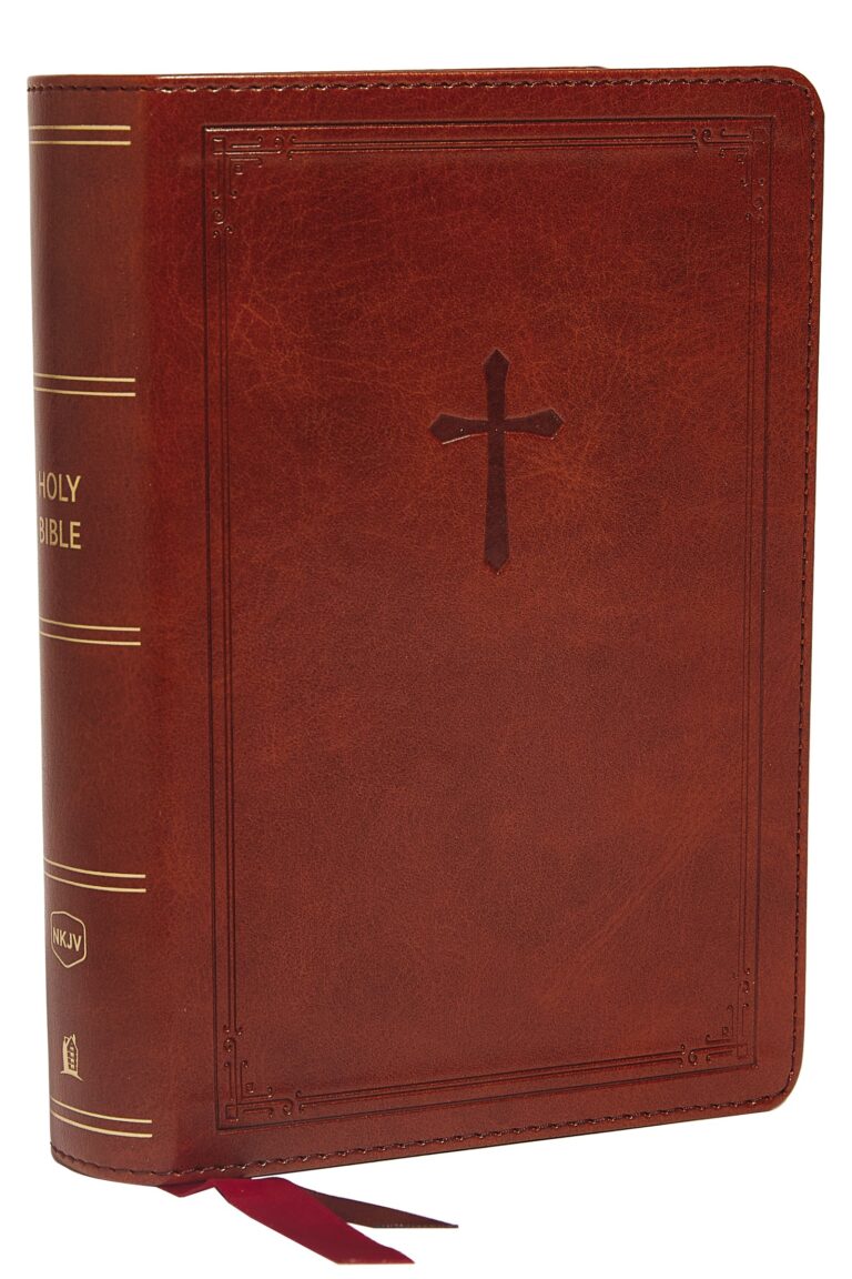 NKJV Compact Large Print Reference Bible Print)Brown Leathersoft